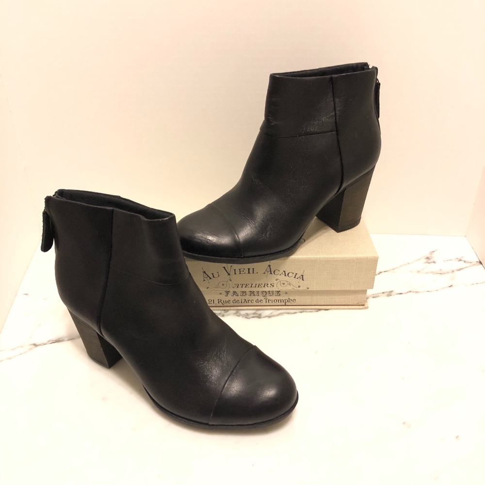 Clarks Collection Soft Cushion black heel boot 7.5